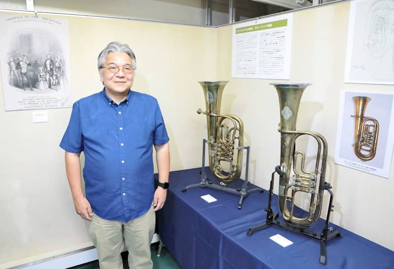 横須賀の記念艦「三笠」、誕生180年の金管楽器「ユーフォニアム」展