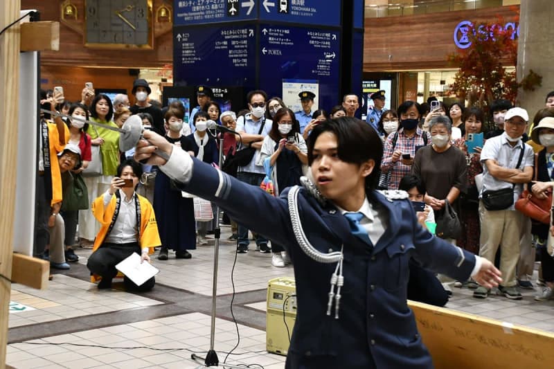 パリ五輪フェンシング金メダリスト飯村さん、横浜で詐欺被害の防止訴え