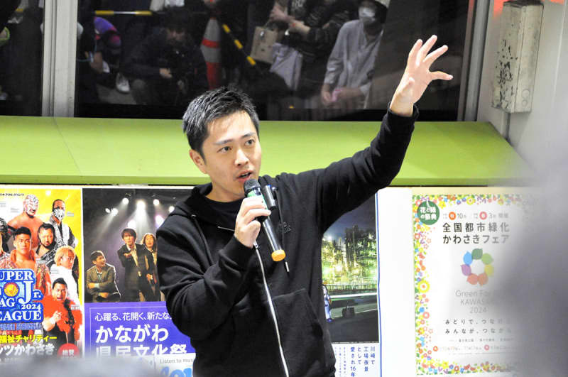 維新・吉村共同代表が川崎駅連絡通路で演説「現役世代の負担軽減を」　政策活動費廃止も主張