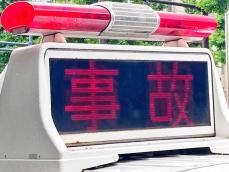 厚木の路上で男性が乗用車にひかれ死亡