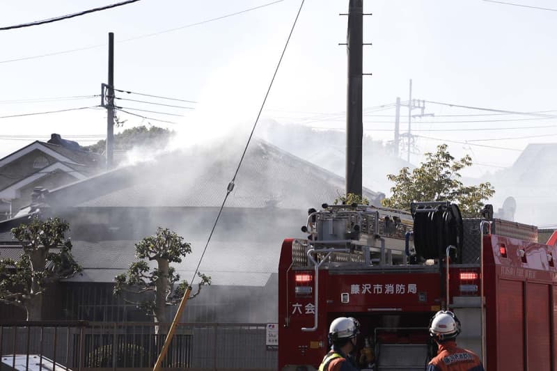 藤沢の木造空き家が全焼　けが人なし、近くの人が119番通報