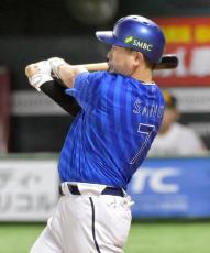 【日本シリーズ第4戦】DeNA佐野恵太が12打席ぶり快音　エース東に背中押され、復活の一打