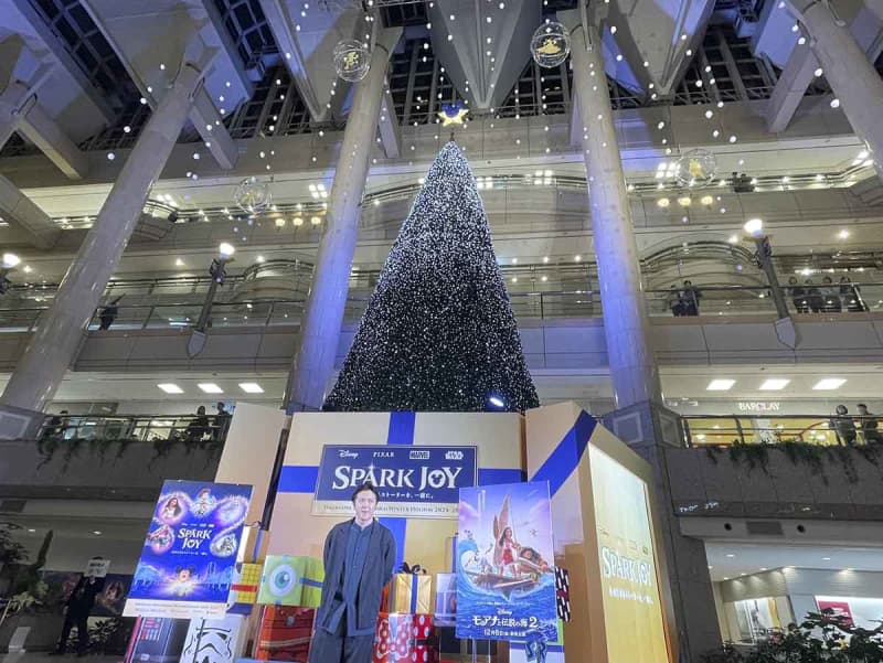 アナ雪、スターウォーズの世界…尾上松也さんら横浜でXmasツリー点灯