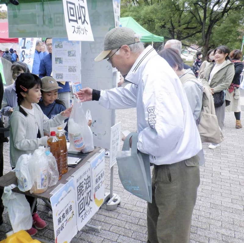 家庭の食用廃油を飛行機の燃料SAFに再生　厚木の児童が地元住民から回収