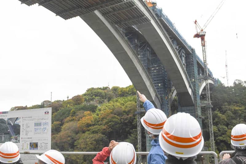 山北の新東名工事、巨大橋やトンネルの一部公開　町民ら対象に現場見学会