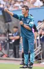 【横浜FC】四方田監督が来季続投　「チーム一丸となってJ1残留を」