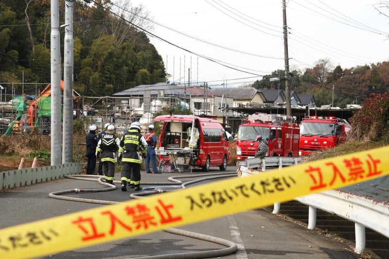 藤沢「産廃置き場が燃えている」と119番通報　たき火の近くでガス抜き