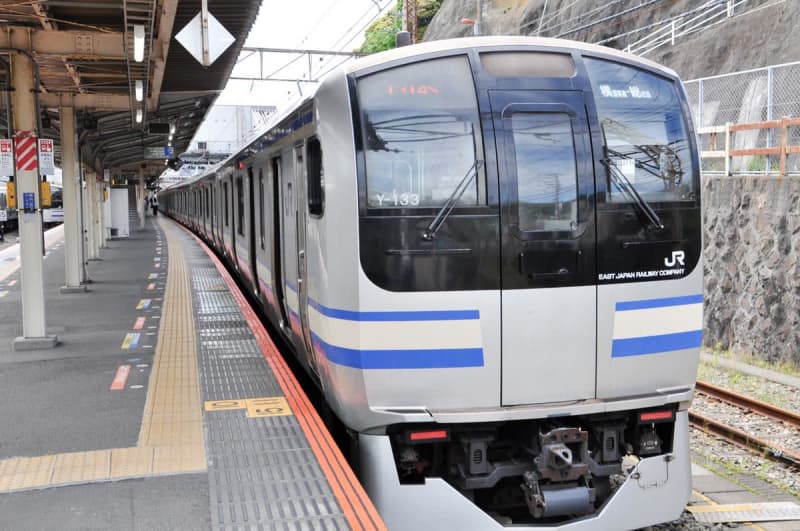 横浜の東戸塚─戸塚間で沿線火災　横須賀線や東海道線などで一時運転見合わせ　11万人に影響