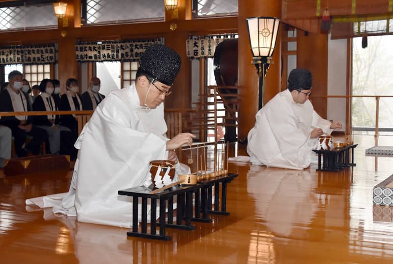 伊勢原・大山阿夫利神社で今年を占う筒粥神事　「米は尻上がりに良くなる」