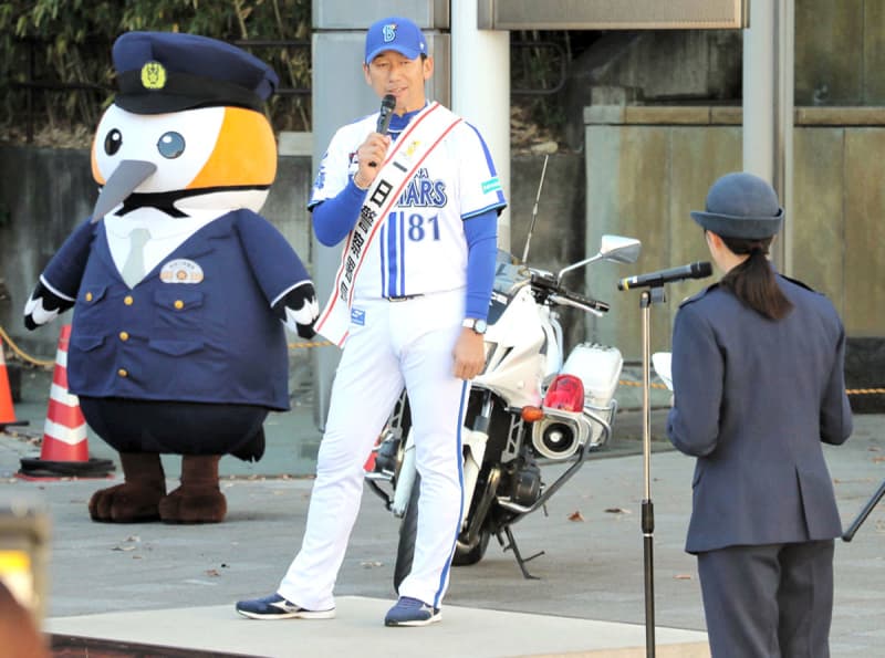 「ハマの署長でお願いします」DeNA三浦監督が一日署長　署員との掛け合いも