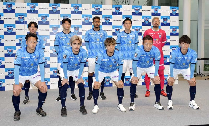 【横浜FC】横浜市内で新体制発表　J1残留へ四方田監督「チーム一丸でしぶとく」