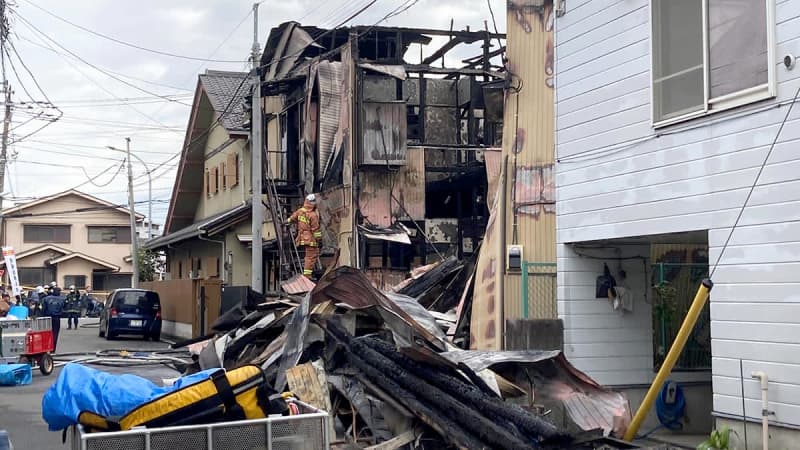 川崎の木造アパートで火事　性別不明の2人が心肺停止状態で発見　ほか住人1人と連絡取れず