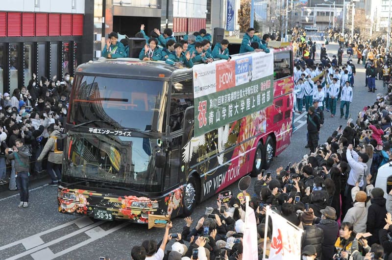 「イケメン監督の登場です」　箱根駅伝優勝の青山学院大、地元・相模原でパレード　沿道に市民やファンらぎっしり