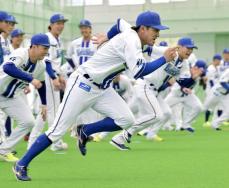 【春季キャンプ】リーグ優勝へDeNAが始動　12球団一斉キャンプイン