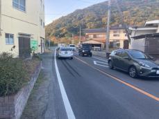 対向車線にはみ出したか 軽自動車と大型トレーラーが正面衝突 軽自動車の85歳男性死亡