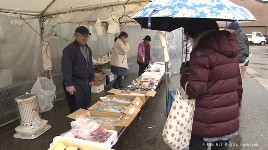 年末恒例「歳の大市」でにぎわう　　南砺市福野地域