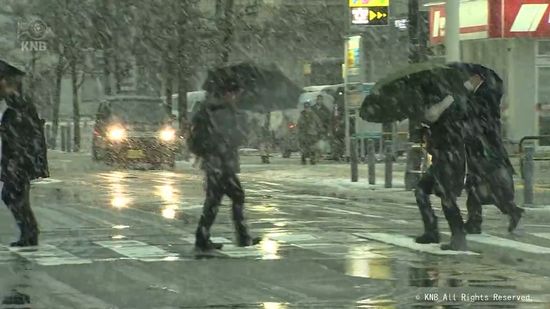 夜のはじめ頃からあす昼前にかけて大雪となる見込み　富山県内