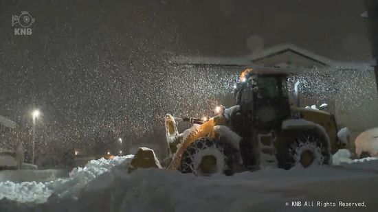 一夜にして降り積もる　富山県内大雪に　富山市で３年ぶり積雪５０センチ超