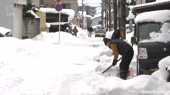 「久しぶりの大雪で大変」寒波のピーク過ぎるも　厳しい寒さ続く　９日の富山県内