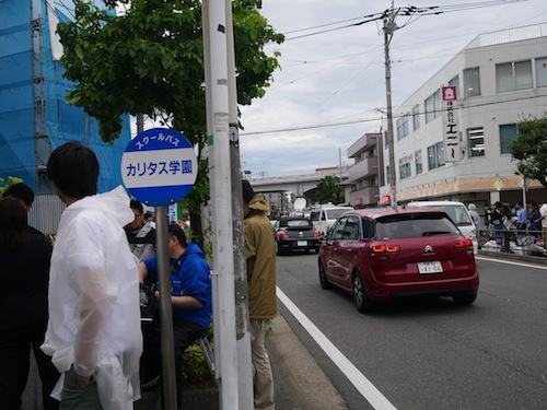 通り魔被害の子どもたちに「逃げられたはず」「学ぶいい機会だ」と“犯罪に詳しい”専門家が笑顔でコメント