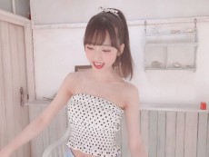 本サイトもインタビューしたＡＫＢ４８小栗有以さん　突然のヘソ出しに「透明感が半端ない！」と絶賛コメント！