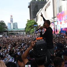 タイ・民主化要求の大規模政治集会！　非常事態宣言でついに警察介入、…どうなる？【動画付き】