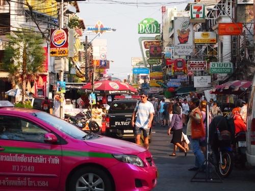 タイ・カオサンで観光の目玉である屋台・露天が時間規制　じわりじわりと忍び寄る「24時間禁止」の恐怖