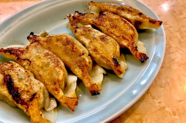 お肉のみの濃い味あんかけ＆アッツアツチャーハン！　開店と同時に満席になる中華屋さん｜ビバ★ヒルメシッ！