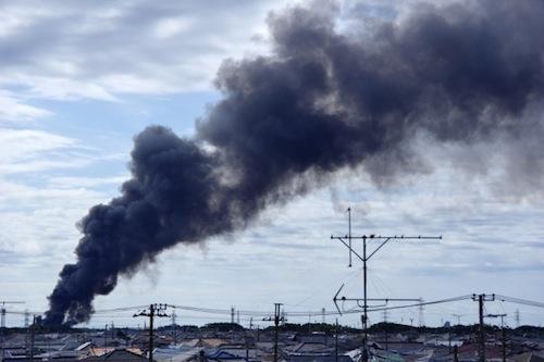 日本３大ドヤ街「横浜・寿町」で大規模火災　ガソリンをまいて放火された川崎ドヤとの関連性は？