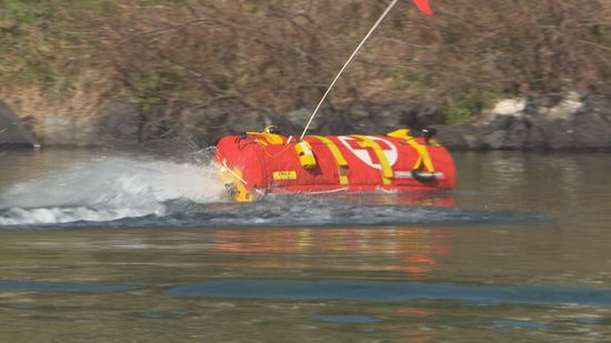 米軍消防隊の救命ロボット"エミリー"岩国・錦川でお披露目！小型で軽量、スピーディー