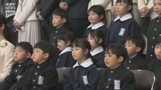 みんなが楽しみな小学校生活がスタート　長門・深川小学校で入学式