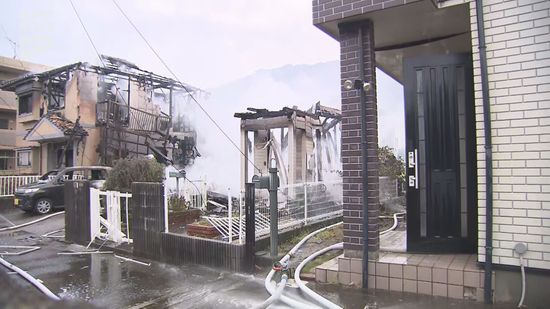 下関市吉見で住宅3棟が焼ける火事　男性1人を病院搬送