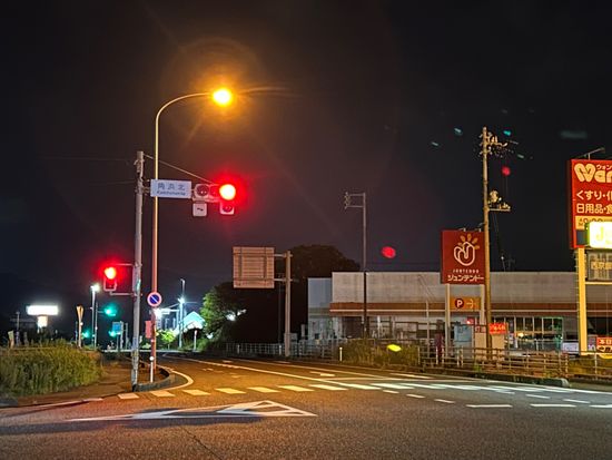 平生町で交通事故　乗用車が信号柱に衝突し男性1人死亡