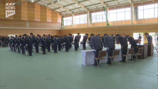 ４３人の警察官が卒業 県警察学校短期過程卒業式