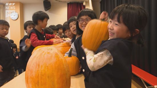 ３１日はハロウィーン！周南市の幼稚園に巨大カボチャをプレゼント