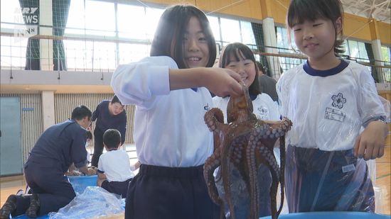 地元ブランド「周南たこ」をつかった「のんたこ飯」が給食に　周南・櫛浜小学校