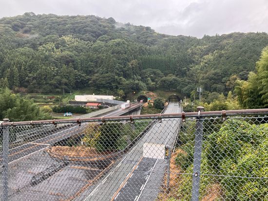 山陽道・嶽山トンネル内で大型トラック2台の追突事故・1人重体の模様…徳山西IC-徳山東IC間上り線が2時31分から通行止め