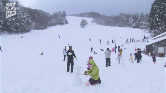 3連休初日！山口県内唯一のリフト付きスキー場は家族連れでにぎわう・山口市阿東