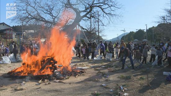 下松市で"どんど焼き" 子どもたちが一年の無病息災を願う