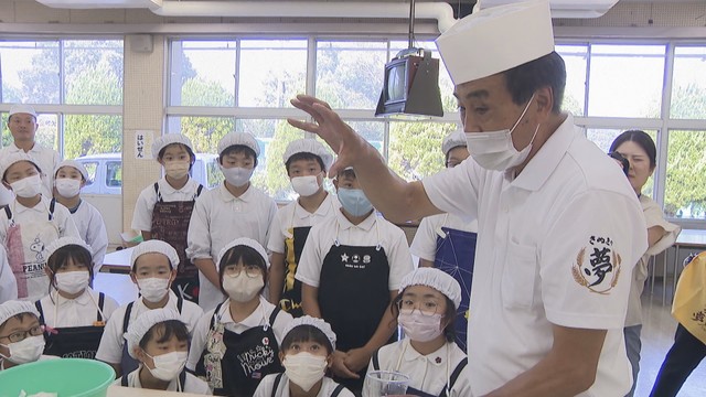 小学生がうどん作りに挑戦　香川県オリジナル小麦「さぬきの夢2023」を使用