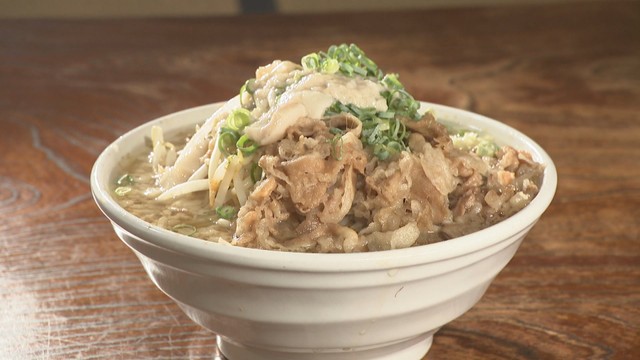 背脂やニンニクたっぷりの「二郎インスパイア」うどん　とっておきのスタミナグルメ　香川【ほっとマルシェ】