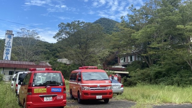 約20年休業しているホテルの大広間が焼ける　けが人なし　高松市塩江町