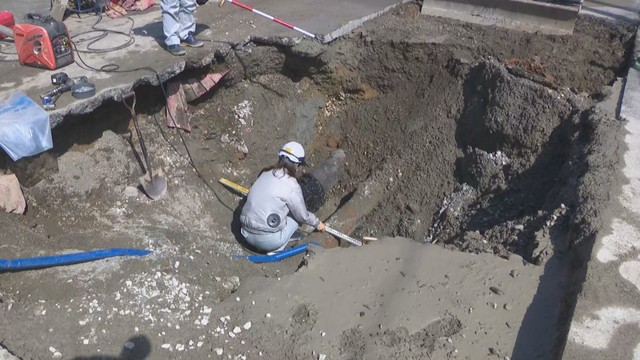 笠岡市で水道管から水漏れ　復旧工事に伴う断水で約750世帯に影響　岡山