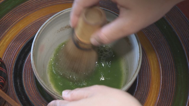 外国人にも人気　国の登録有形文化財になった趣のある茶室でお茶の体験　香川・三木町