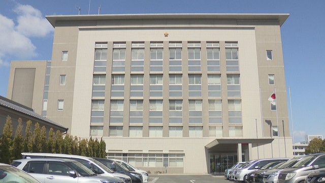 夫の首を包丁で切りつけた疑い　殺人未遂容疑で58歳女を逮捕　高松市