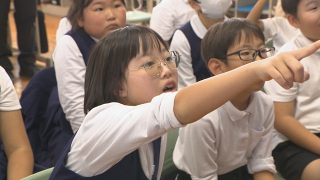 芸術作品を見て自由に話そう　小学生が「対話型鑑賞」を体験　岡山芸術交流開催を前に