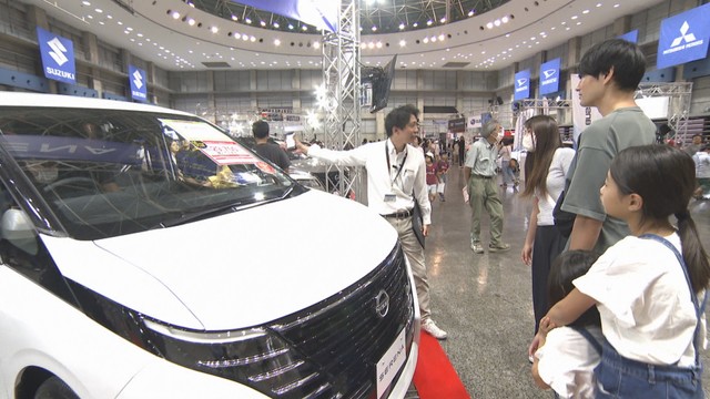 新車の商談会　コンベックス岡山で始まる　200台が一堂に