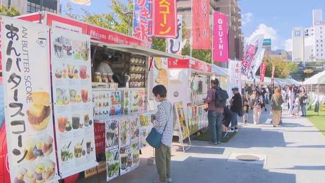 公園で食や音楽を楽しむイベント　家族連れらでにぎわう　県の特産品を使ったグルメの屋台など　岡山市