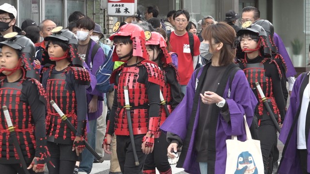 高松市で大名行列　地元の小学生が甲冑隊として参加　女優の木内晶子さんは殿様役に