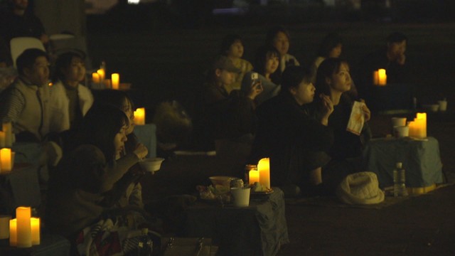 夜の公園で映画を楽しむ「ナイトピクニックシネマ」　スープやカレーの販売も　岡山市